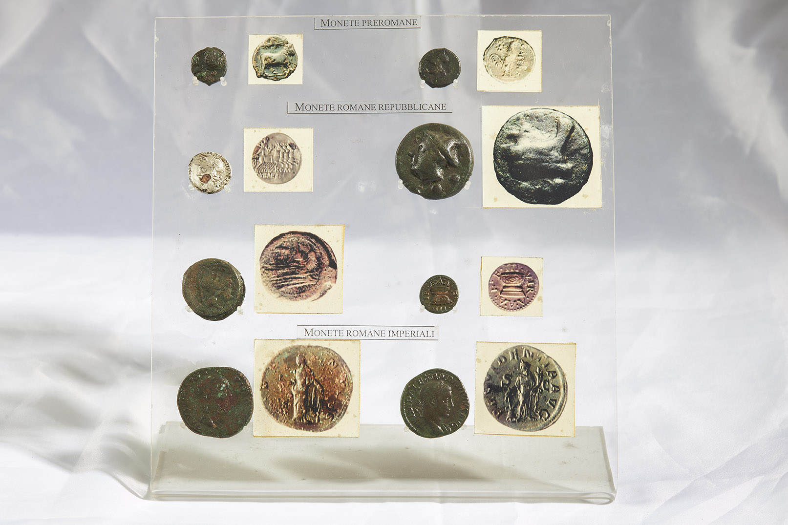 Espositore di monete preromane, repubblicane e imperiali
